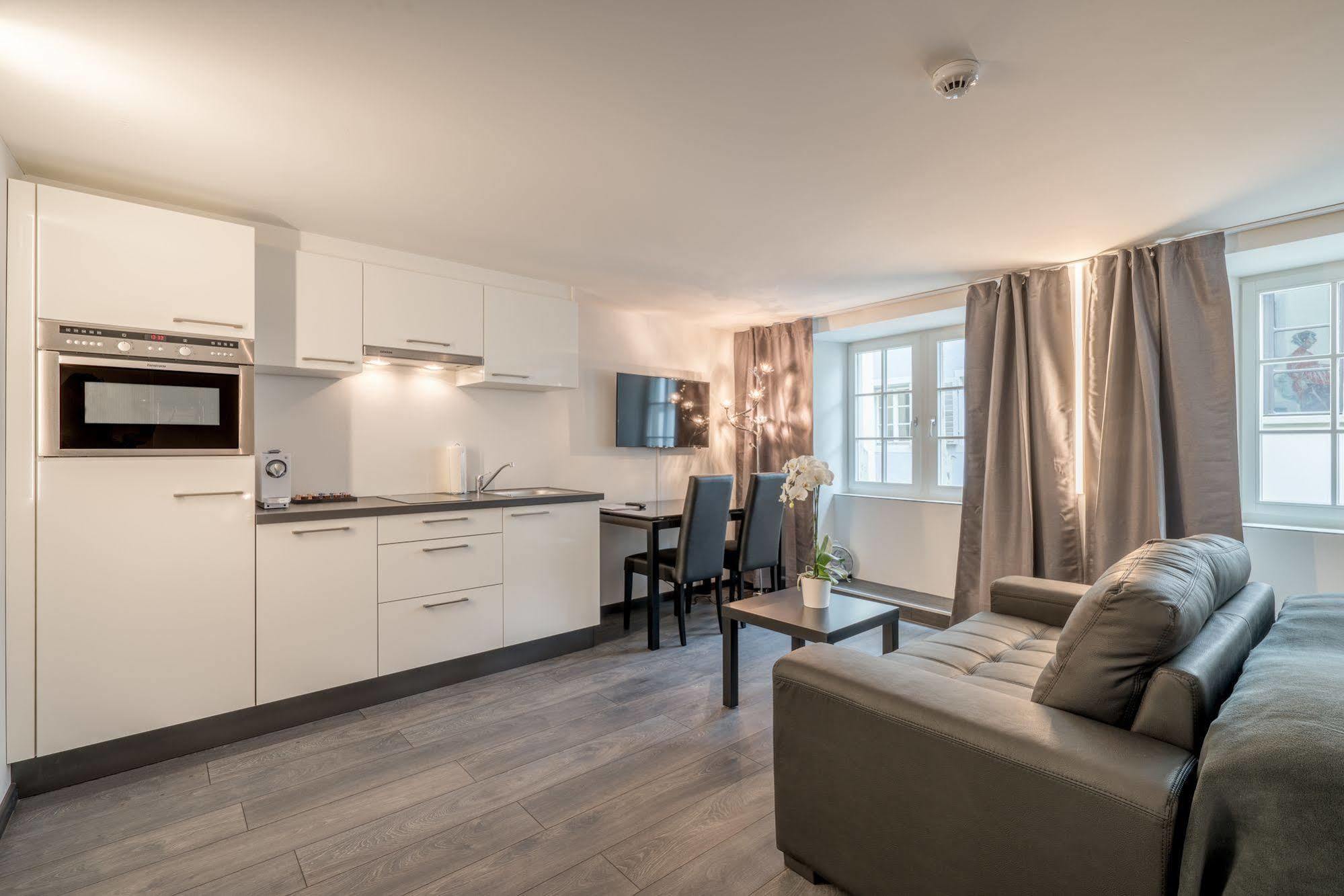 Hotel Lestelle - Self Check-In Lucerne Bagian luar foto